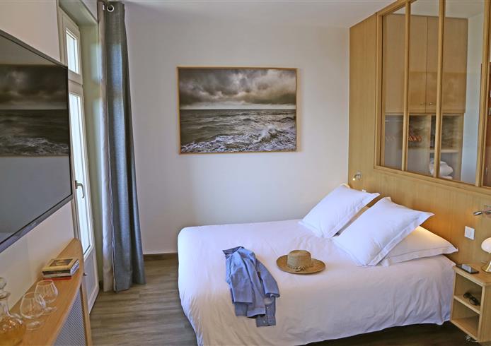 Sea view room in Villerville, Pays d'Auge - Bellevue Hotel