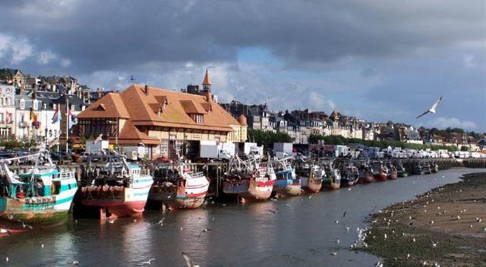 Trouville fishing port - Bellevue Hotel