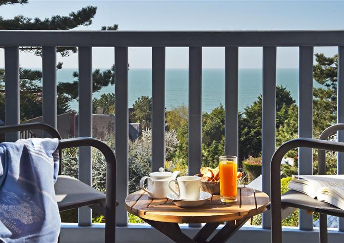 Breakfast at the restaurant of the Bellevue Hotel, Villerville - Bellevue Hotel