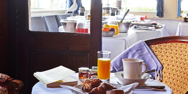 Breakfast at the restaurant of the Bellevue Hotel, Villerville - Bellevue Hotel