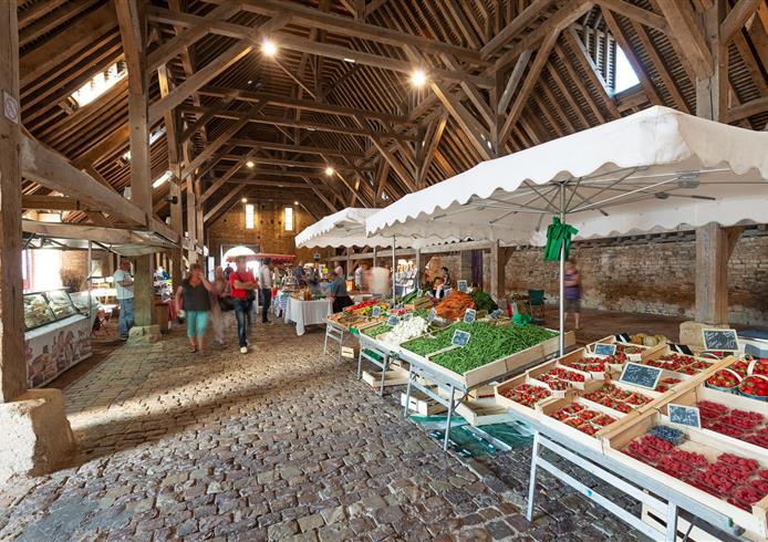 St-Pierre-sur-Dives Market - Bellevue Hotel