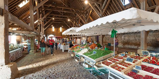 St-Pierre-sur-Dives Market - Bellevue Hotel