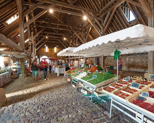 St-Pierre-sur-Dives Market - Bellevue Hotel