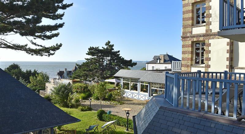 Hotel Restaurant Bellevue sea view Villerville Normandy - Bellevue Hotel