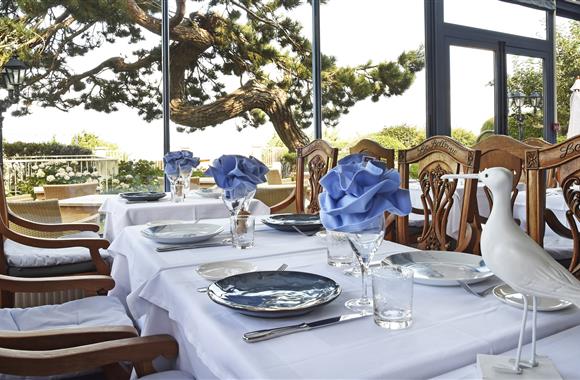 restaurant with terrace seaview in normandy honfleur trouville deauville - Bellevue Hotel