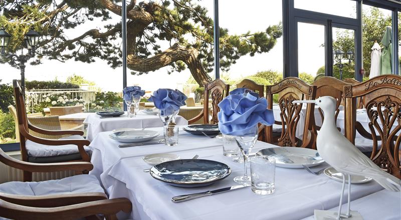 restaurant with terrace seaview in normandy honfleur trouville deauville - Bellevue Hotel