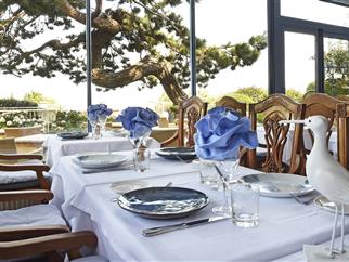 restaurant with terrace seaview in normandy honfleur trouville deauville - Bellevue Hotel
