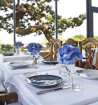 restaurant with terrace seaview in normandy honfleur trouville deauville - Bellevue Hotel